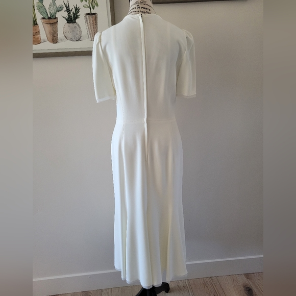 Dolce& Gabbana Bow-Emblished Cady Midi Dress. Size 44(Italian) to 8 US . - Picture 2 of 16